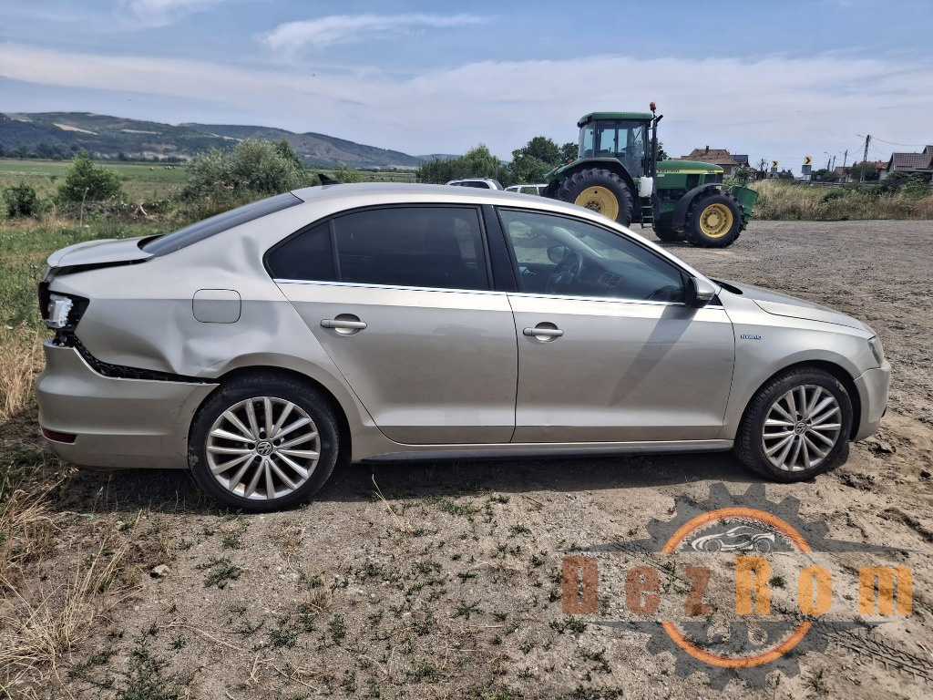 Usa dreapta spate culoare LP7W 5C6833056C VW Jetta Mk6 (162, 163) 2.0 TFSI 200 cai CCTA