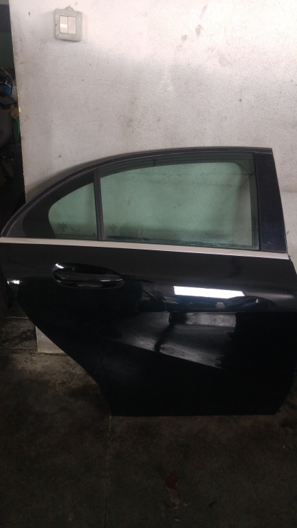 Usa dreapta spate mercedes a-class w176 cu mic defect