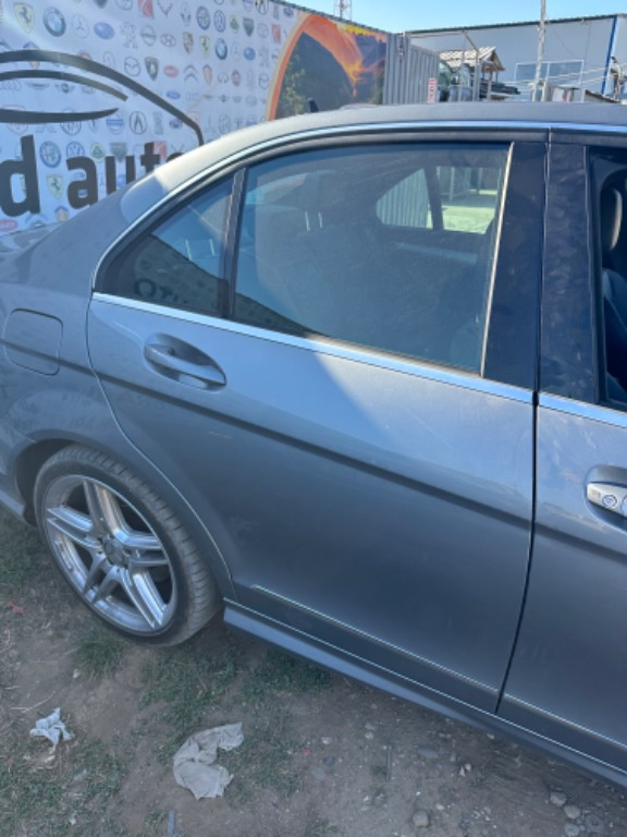 Usa dreapta spate Mercedes c class w204 in stare foarte bna