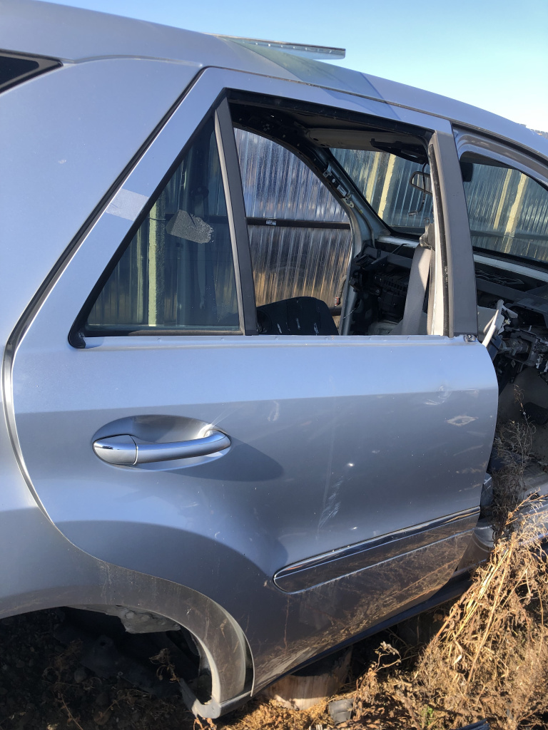Usa dreapta spate Mercedes ML 320 2005, MIC DEFECT