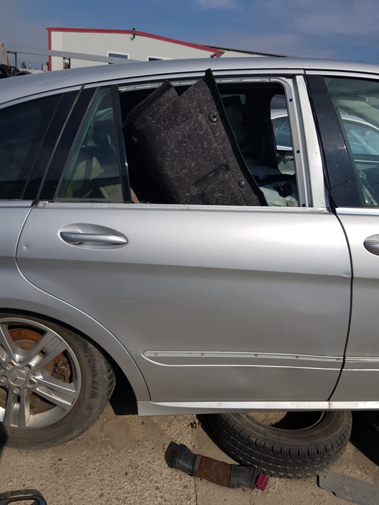 USA DREAPTA SPATE MERCEDES W251 R CLASS SCURT