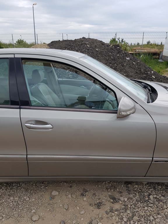 USA DREPATA FATA MERCEDES E-CLASS W211 BERLINA