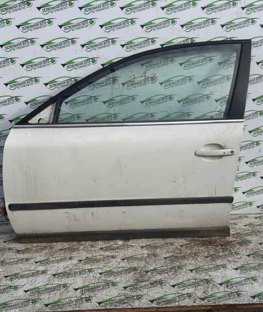 Usa fata dreapta Volkswagen VW Passat B5.5 [facelift] [2000 - 2005] wagon 1.6 MT (102 hp) COD CULOARE B9A
