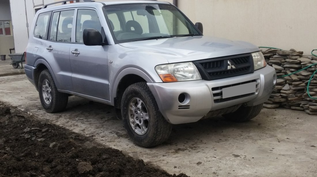 Usa fata si spate Mitsubishi Pajero 2005