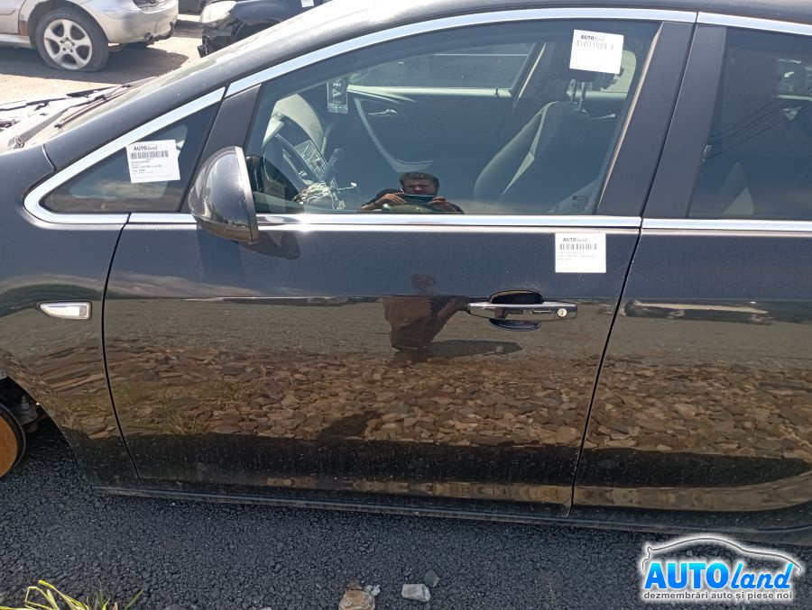 Usa Fata Stanga Opel ASTRA J hatchback 2009