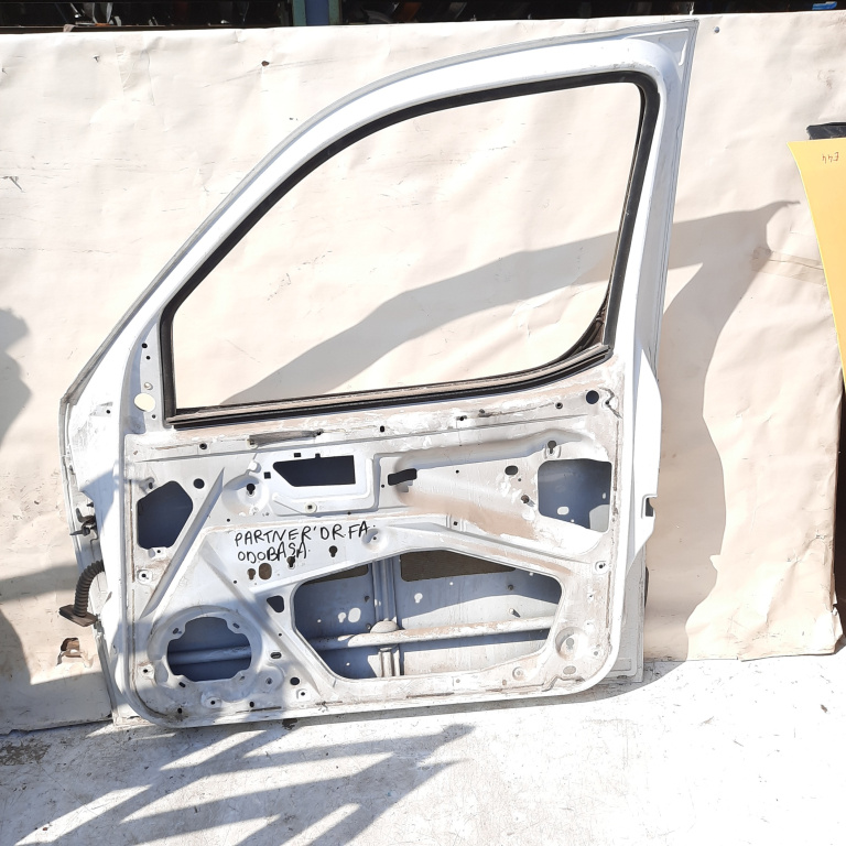 Usa / Portiera Alb,fata,dreapta Peugeot PARTNER 1 1996 - 2013