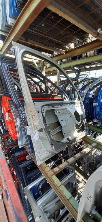 Usa / Portiera Alb,fata,stanga Ford MONDEO Mk 3 2000 - 2007