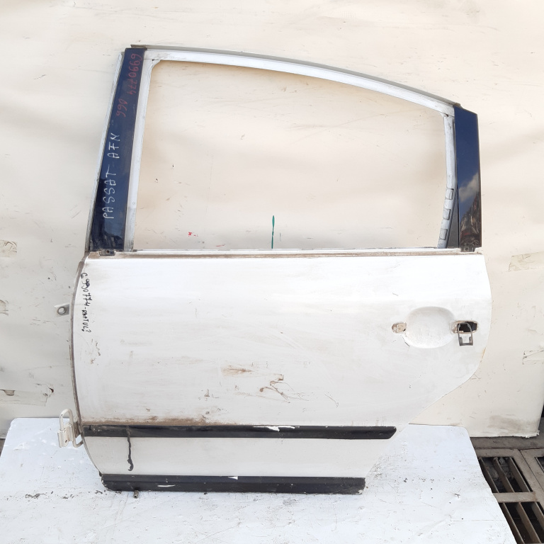 Usa / Portiera Alb,spate,stanga VW PASSAT B5, B5.5 1996 - 2005