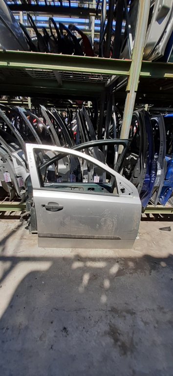 Usa / Portiera Dreapta,fata,Alb,Gri Opel ASTRA H 2004 - 2012