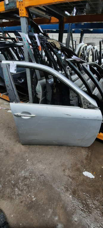 Usa / Portiera Dreapta Fata Alfa Romeo 156 (932) 1997-2007 Alb Gri