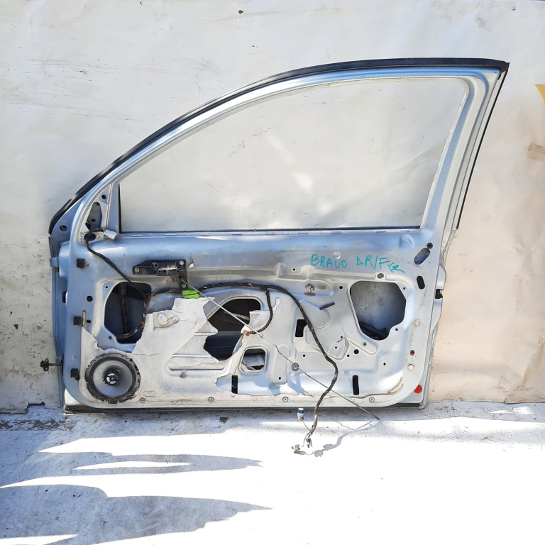 Usa / Portiera Dreapta Fata Fiat Bravo 1 (182) 1995-2001 Alb Albastru