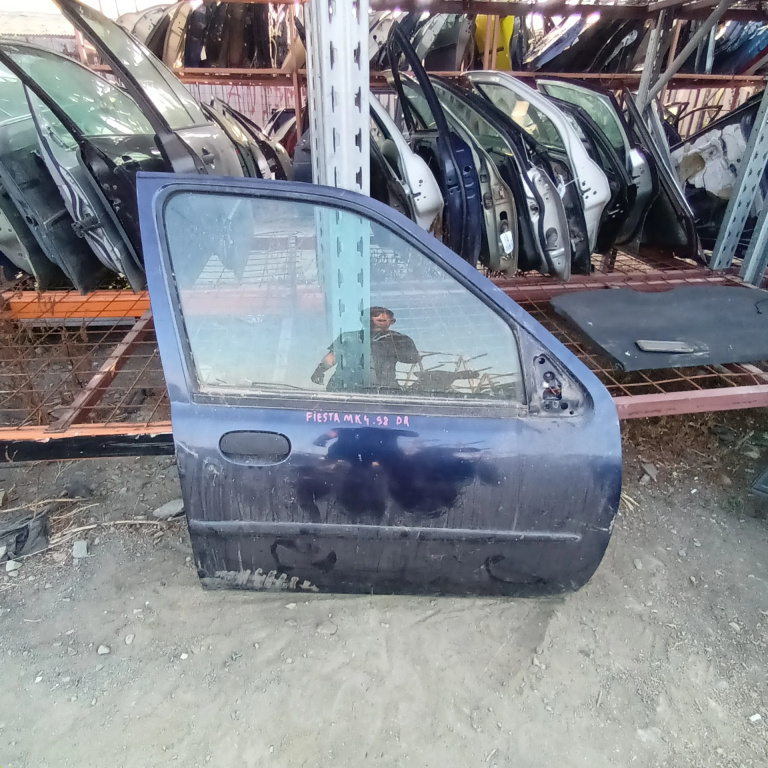 Usa / Portiera Dreapta Fata Ford Fiesta Mk4 1995-2002 Albastru