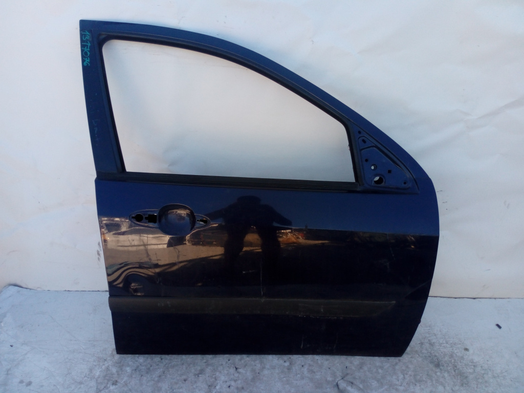 Usa / Portiera Dreapta Fata Ford Focus Mk 1 1998-2004 Albastru Negru