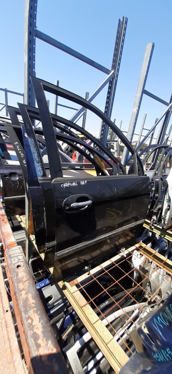 Usa / Portiera Dreapta Fata Kia Carnival 1998-2006 Negru