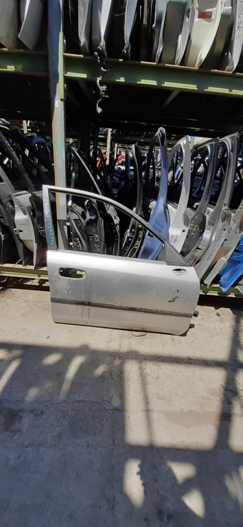 Usa / Portiera Dreapta Fata Mitsubishi Carisma 1995-2004 Gri
