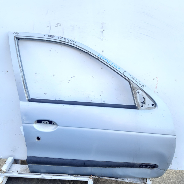 Usa / Portiera Dreapta Fata Renault Megane 1 1995-2002 Alb Albastru