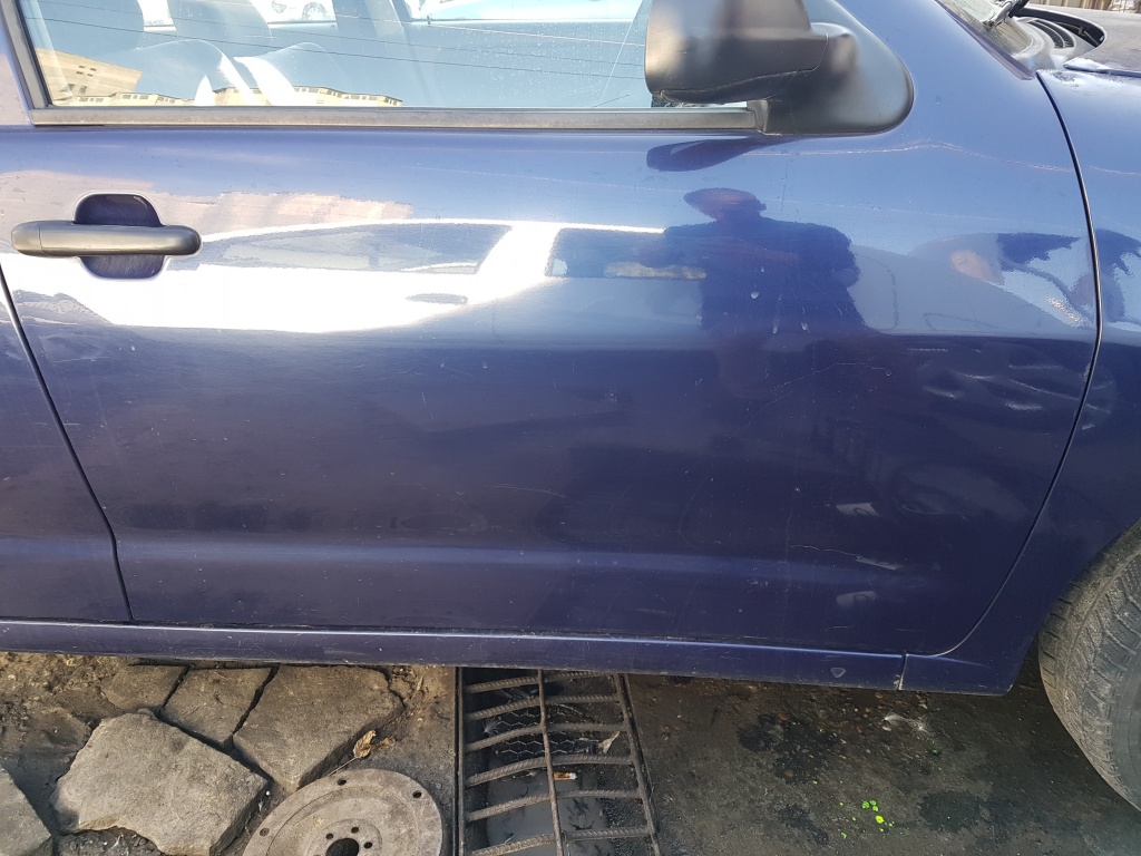 Usa / Portiera Dreapta Fata Seat Cordoba 1 1999 - 2002 Cod Culoare: LB5N