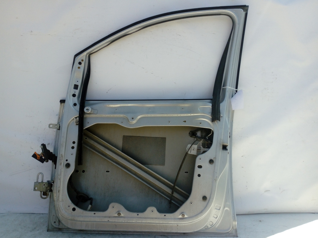 Usa / Portiera Dreapta Fata Vw Touran (1T) 2003-2010 Alb Gri