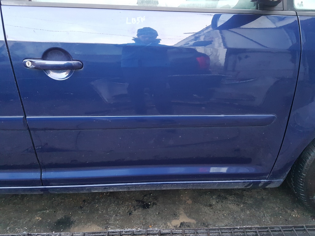 Usa / Portiera Dreapta Fata VW Touran 2003 - 2010 Cod Culoare LB5N