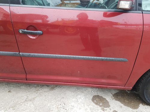 Usa / Portiera Dreapta Fata VW Touran 2007 - 2010 Cod Culoare: LA3T