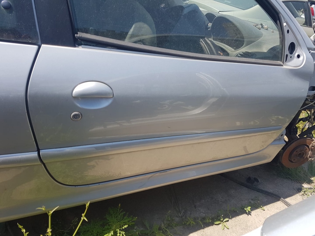 Usa / Portiera Dreapta Peugeot 206 Coupe 1998 - 2006 Cod Culoare EZR