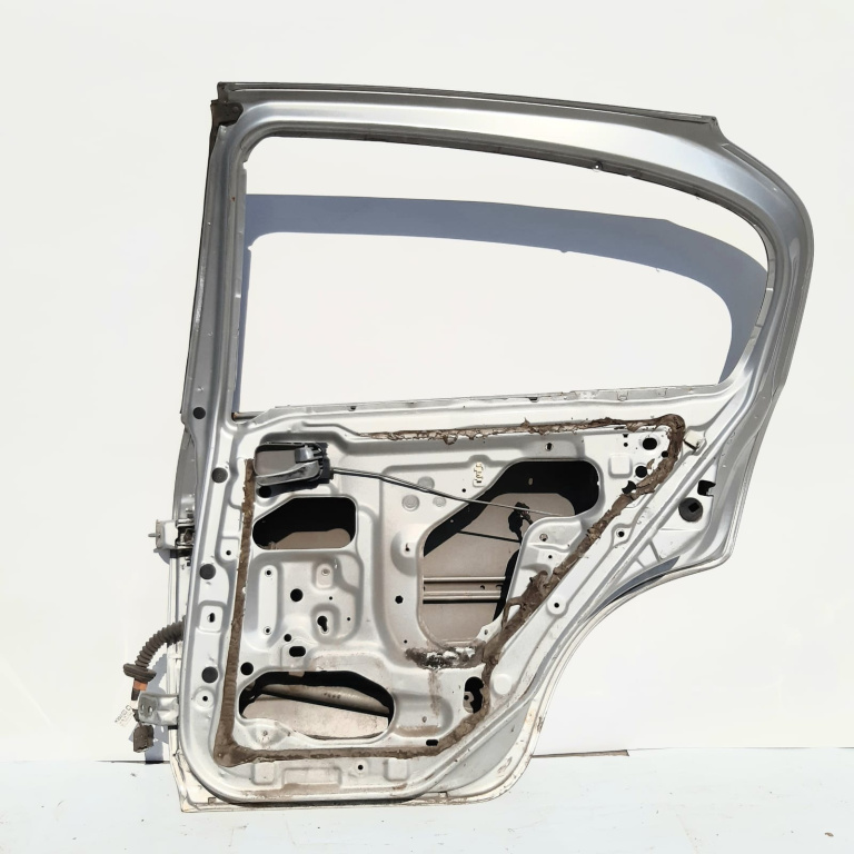 Usa / Portiera Dreapta,spate,Alb,Gri Nissan ALMERA Mk 2 (N16) 2000 - 2006