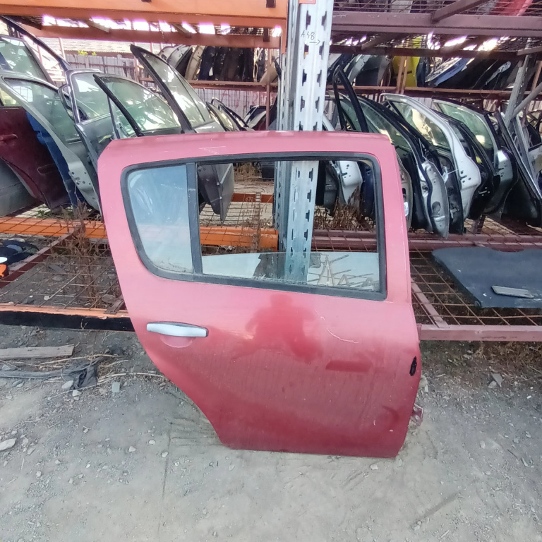 Usa / Portiera Dreapta Spate Dacia Sandero 1 2008-2012 Rosu