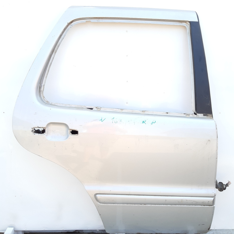 Usa / Portiera Dreapta Spate Mercedes-Benz Ml / M-Class (W163) 1997-2005 Alb Gri