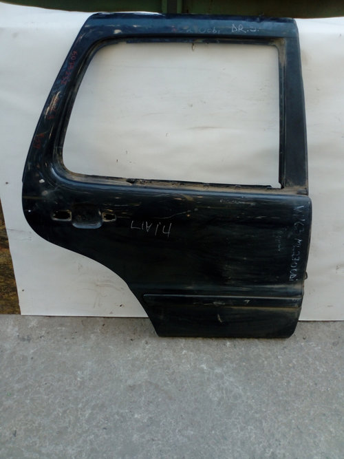 Usa / Portiera Dreapta,spate,Negru Mercedes-Benz ML / M-CLASS (W163) 1997 - 2005