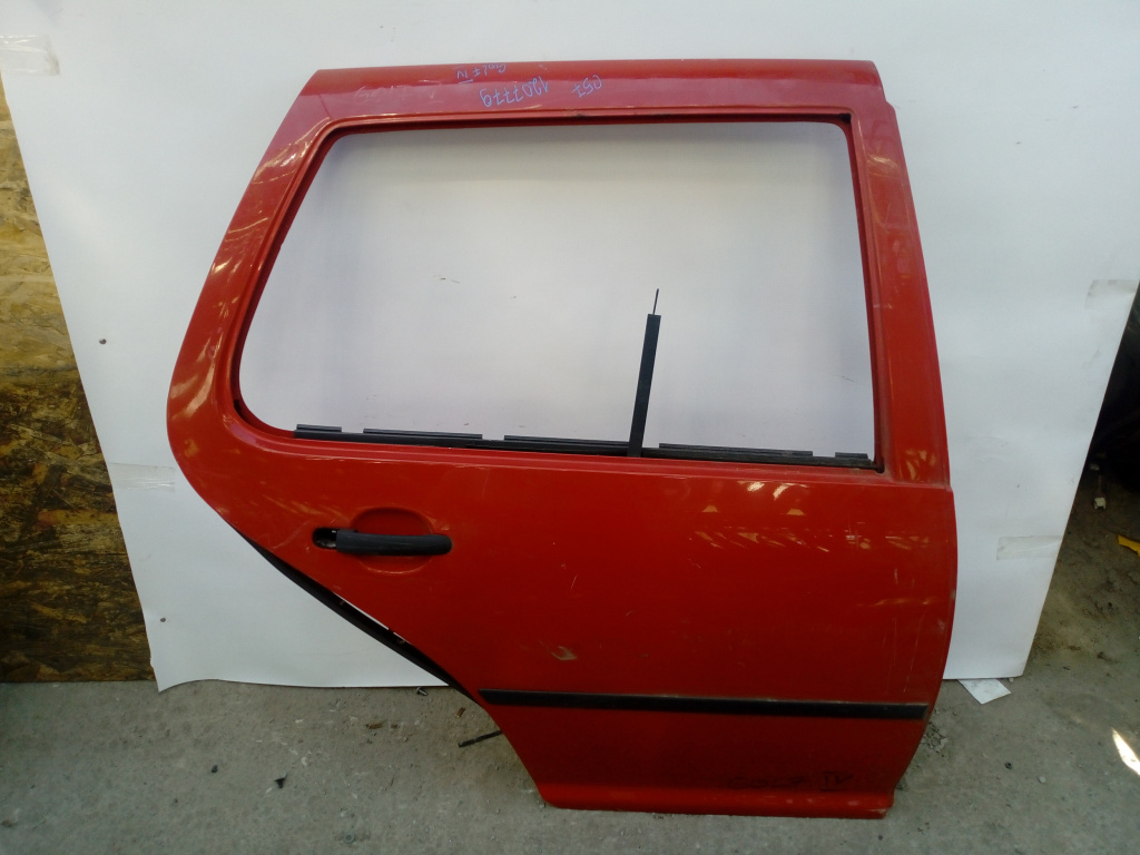 Usa / Portiera Dreapta,spate,Rosu VW GOLF 4 1997 - 2004