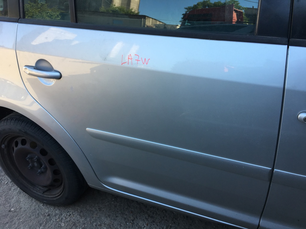 Usa / Portiera Dreapta Spate VW Touran cod culoare LA7W 2003 - 2008