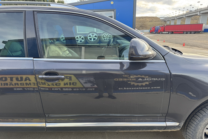 Usa Portiera fata dreapta culoare LR7M Volkswagen VW Touareg generatia 1 7L [facelift] [2007 - 2010]