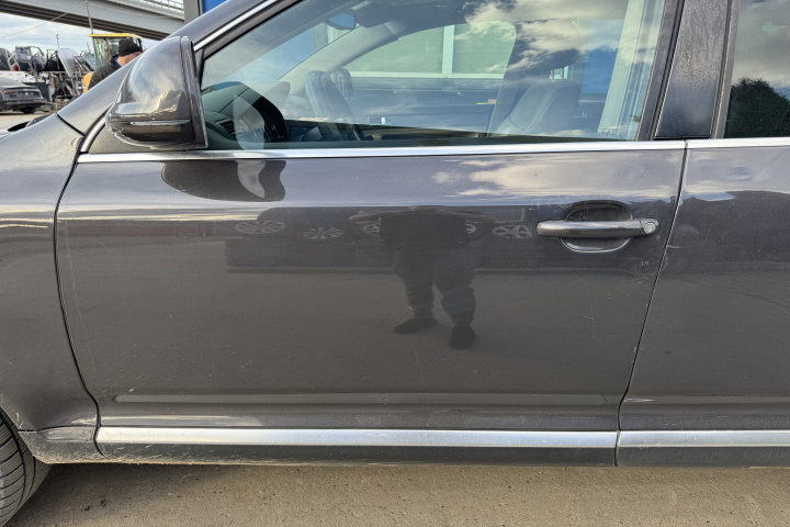 Usa Portiera fata stanga culoare LR7M Volkswagen VW Touareg generatia 1 7L [facelift] [2007 - 2010]