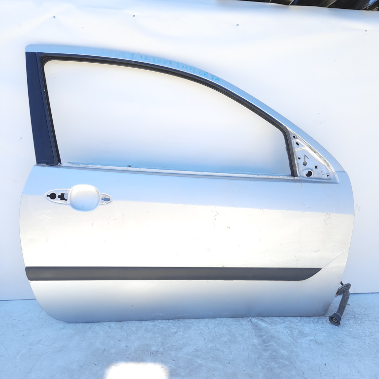 Usa / Portiera Ford Focus Mk 1 1998-2004 Fata Dreapta Coupe / 2 Portiere