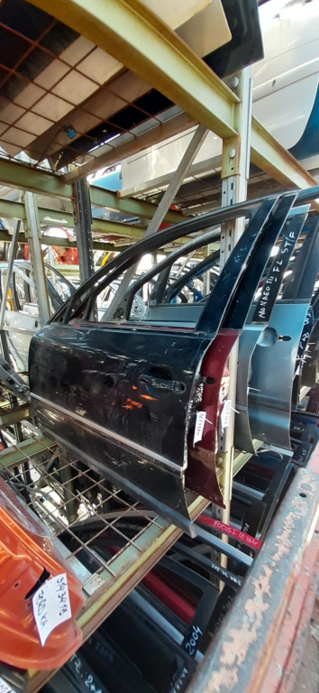 Usa / Portiera Negru,fata,stanga VW PASSAT B5, B5.5 1996 - 2005