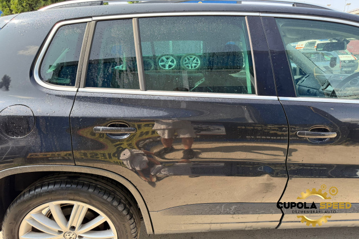 Usa Portiera spate dreapta ( cu defect ) culoare LC9X Volkswagen VW Tiguan 5N [2007 - 2011] 2.0TDI CBAB