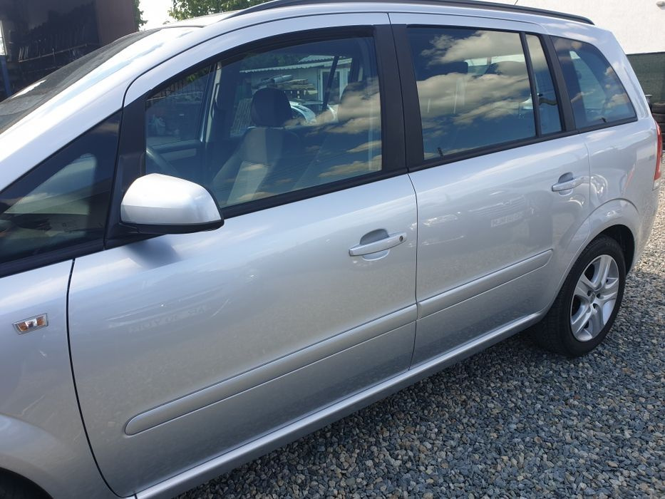 Usa portiera stanga dreapta Opel Zafira B z157 dezmembrez VLD2661