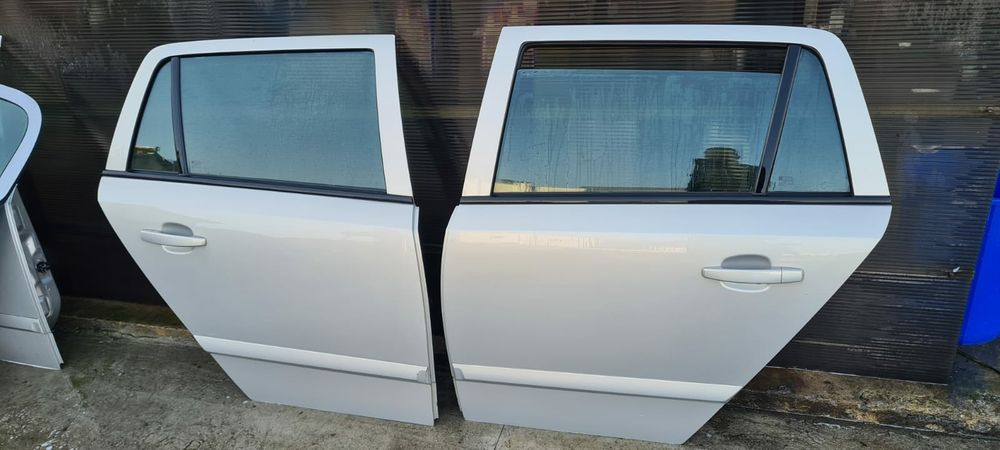Usa portiera stanga dreapta spate Opel Astra H combi break z167 auriu