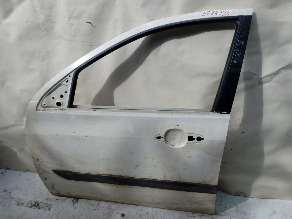 Usa / Portiera Stanga Fata Ford Focus Mk 1 1998-2004 Alb