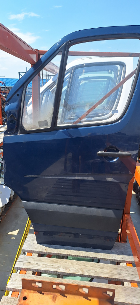 Usa / Portiera stanga fata Mercedes-Benz Sprinter (2009->) [906] 2.2 Motorina 2017, - / CRAFTER/SPRINTER