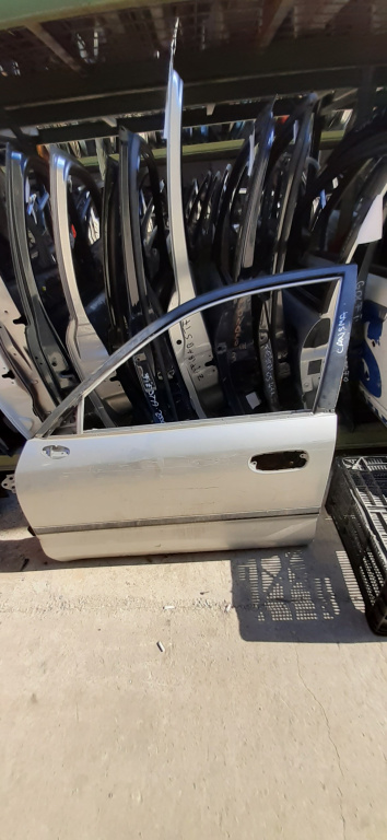 Usa / Portiera Stanga Fata Mitsubishi Carisma 1995-2004 Alb Gri