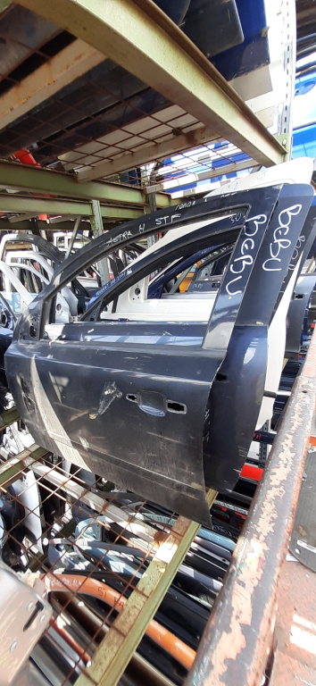 Usa / Portiera Stanga,fata,Negru Opel ASTRA H 2004 - 2012