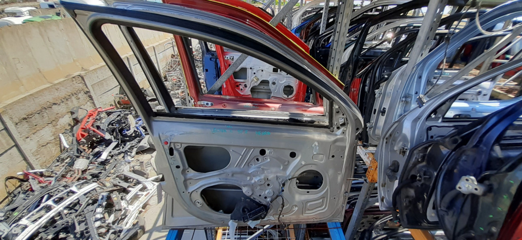 Usa / Portiera Stanga Fata Opel Vectra C 2002-2008 Alb Gri