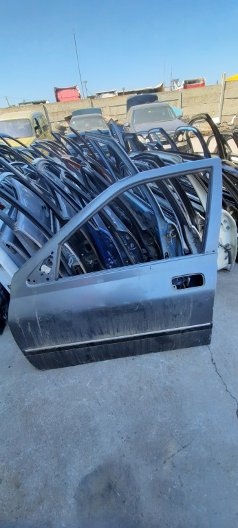 Usa / Portiera Stanga Fata Peugeot 406 1995-2004 Negru