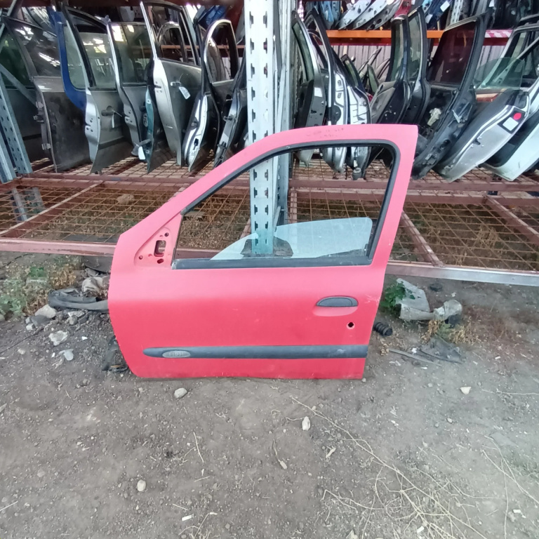 Usa / Portiera Stanga Fata Renault Clio 2 / Symbol 1 1998-2008 Rosu