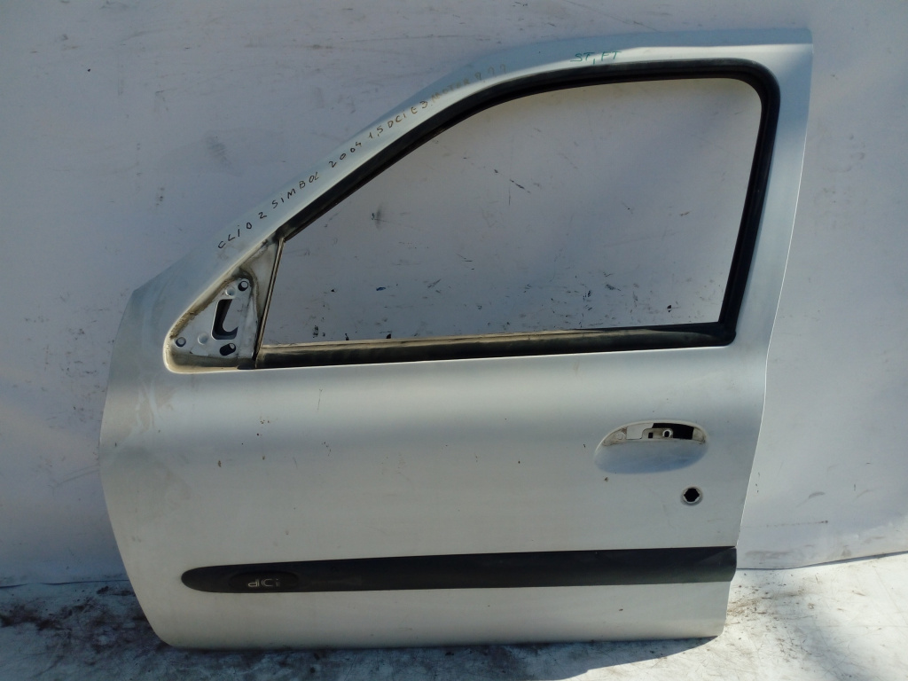 Usa / Portiera Stanga Fata Renault Clio 2 / Symbol 1 1998-2008 Alb Sedan / Berlina