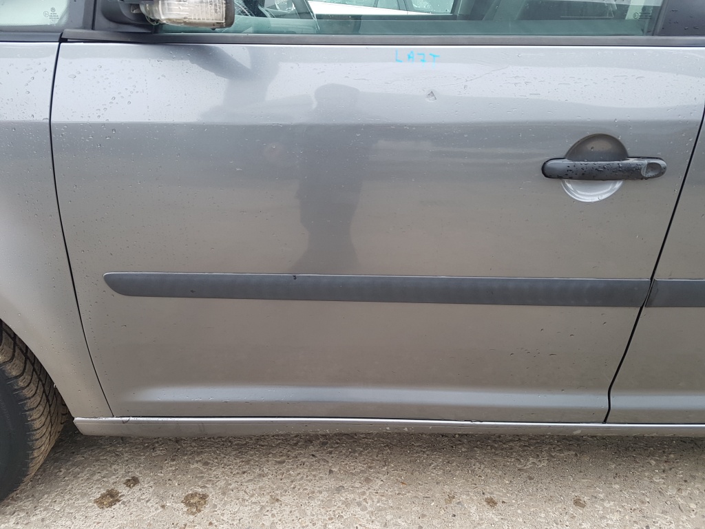 Usa / Portiera Stanga Fata VW Touran 2003 - 2010 Cod Culoare: LA7T