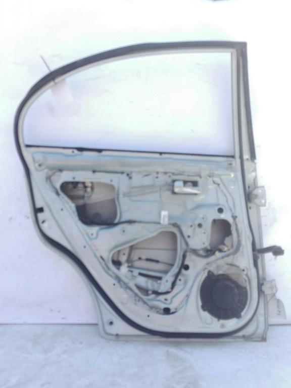 Usa / Portiera Stanga Spate Kia Rio Combi (Dc) 2000-2005 Alb Gri