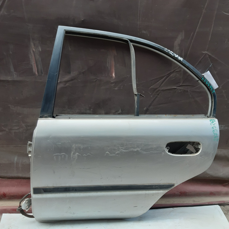 Usa / Portiera Stanga,spate Mitsubishi CARISMA 1995 - 2004