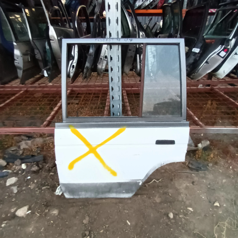 Usa / Portiera Stanga Spate Mitsubishi Pajero 2 (V20+) 1991-1999 Alb